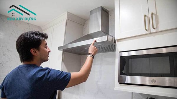 bao-lau-nen-ve-sinh-may-hut-mui-mot-lan