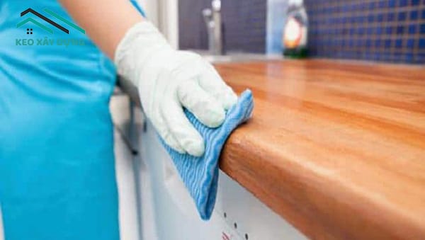 cach-tay-dau-mo-tren-tu-bep-bang-go-hieu-qua