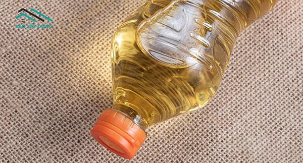 su-dung-dau-an-de-loai-bo-keo-dinh-tren-go