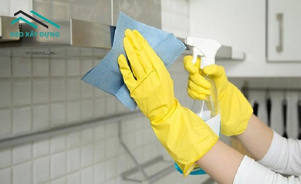 ve-sinh-be-ngoai-may-hut-mui