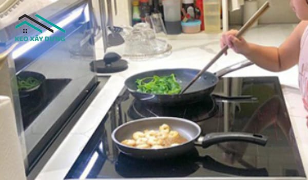 bep-hong-ngoai-bi-nut-kinh-do-nau-trong-thoi-gian-dai