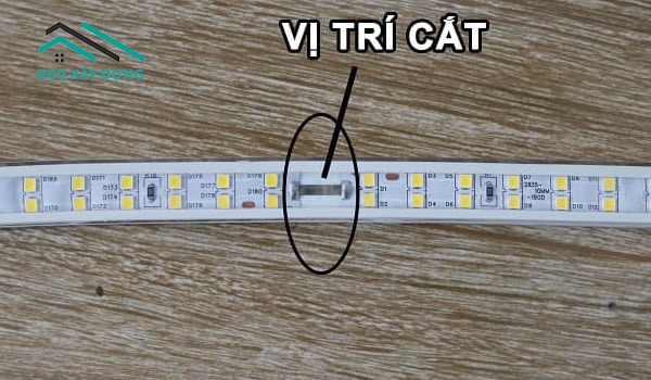 cach-cat-day-led-de-gan-len-tran-nha