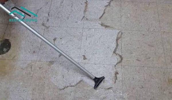 dung-hoa-chat-lam-tan-keo-dan-san-nhua