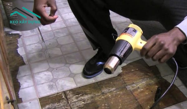 dung-may-kho-tay-keo-dan-san-nha