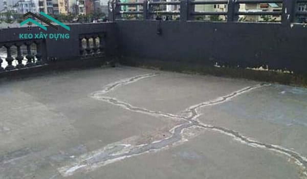 san-mai-be-tong-bi-tham-nut