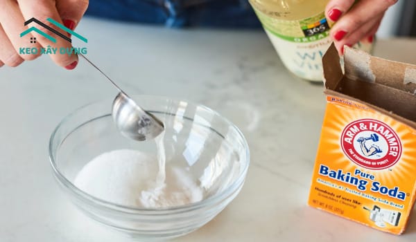 su-dung-baking-soda-de-tay-moc-hieu-qua