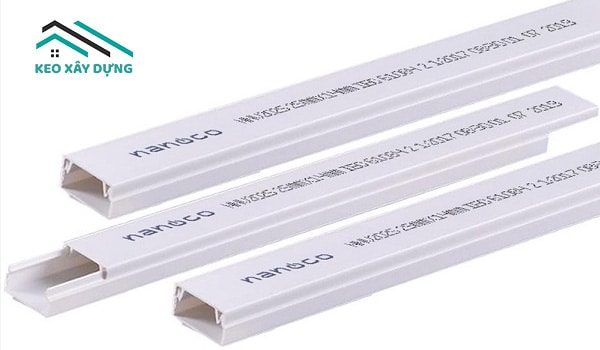 su-dung-nep-nhua-co-dinh-day-led