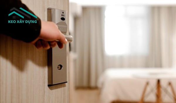 tranh-do-am-cao-trong-nha-sinh-ra-nam-moc