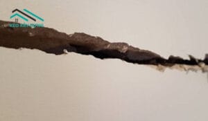 tuong-nha-moi-xay-bi-nut-co-nguy-hiem-khong