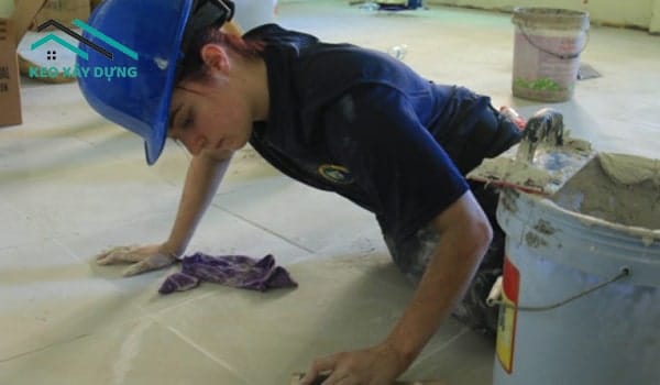 cac-buoc-lot-gach-moi-len-nen-gach-cu