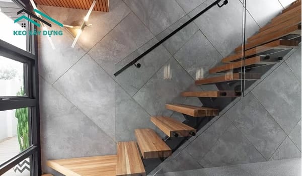 cach-lua-chon-gach-op-chan-tuong-cau-thang