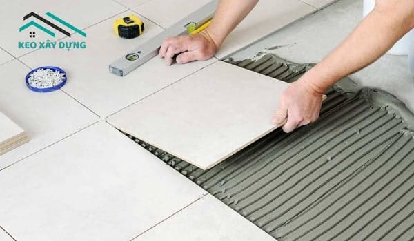 can-nen-va-lot-lai-gach-moi