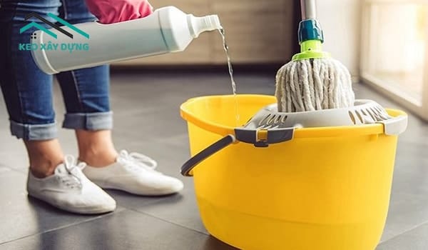 pha-loang-dung-dich-tay-o-gach