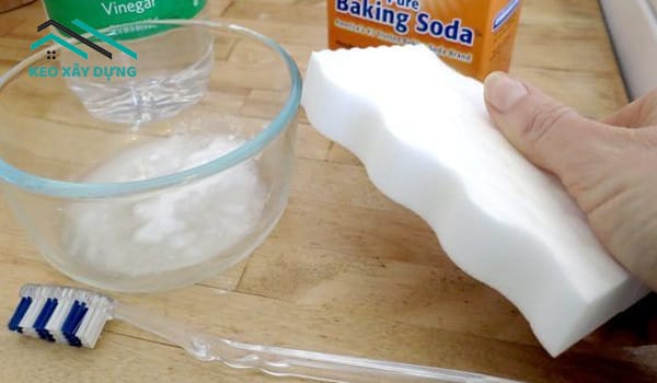 tay-moc-tren-nhua-bang-baking-soda