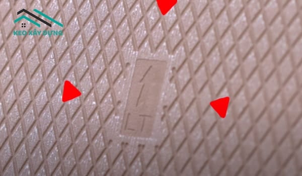 xac-dinh-vi-tri-chieu-vien-gach-khi-lat