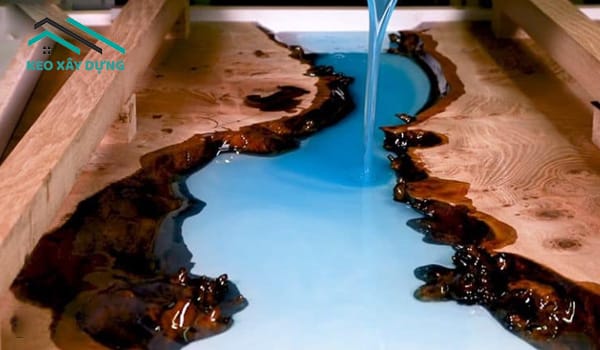 cach-do-nhua-trong-suot-resin-1