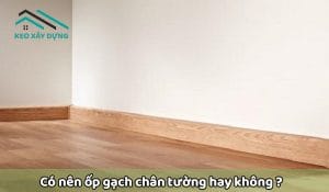 co-nen-op-gach-chan-tuong-hay-khong