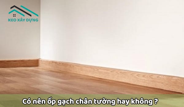 co-nen-op-gach-chan-tuong-hay-khong