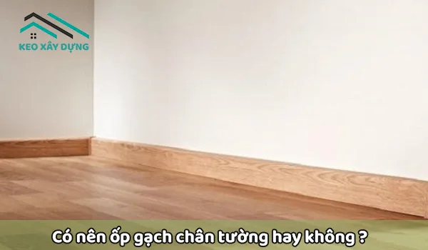 co-nen-op-gach-chan-tuong-hay-khong